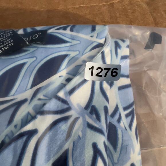 Bay Studio Mini Dress Sz 8 Blue White Floral Back Zip Pleat Detail Resort Cruise - Picture 11 of 11